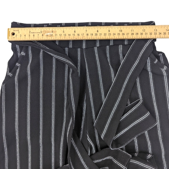 Altar'd State Cropped Wide Leg Pants Gauchos Culotte Womens Small Black Stripe - Picture 10 of 14